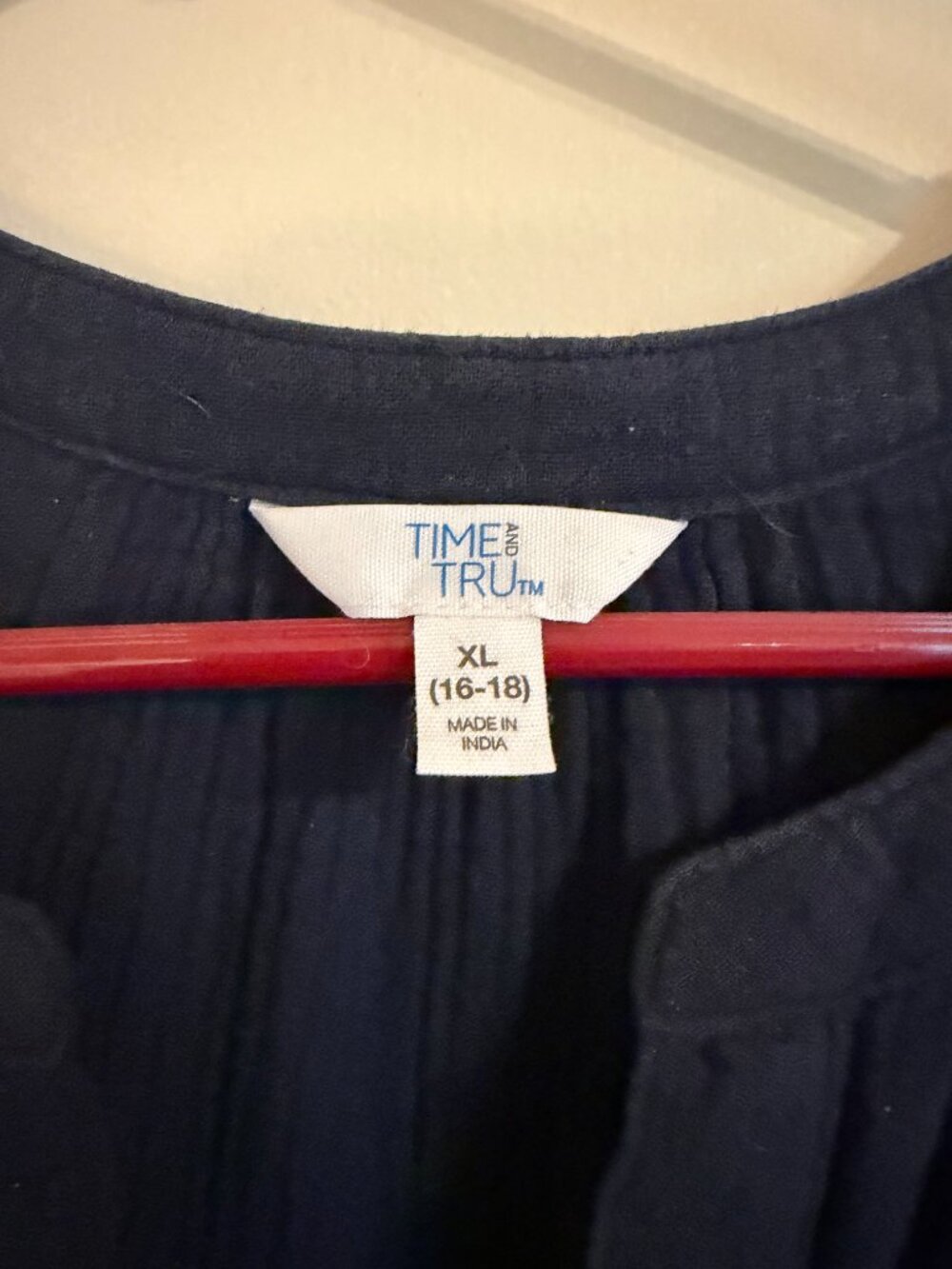 Time & Tru Navy Sleeveless Top - Picture 2 of 2